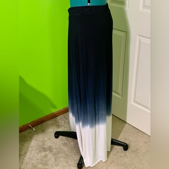 Torrid Black to White Dip Dye Slit Jersey Maxi Skirt - Picture 5 of 9